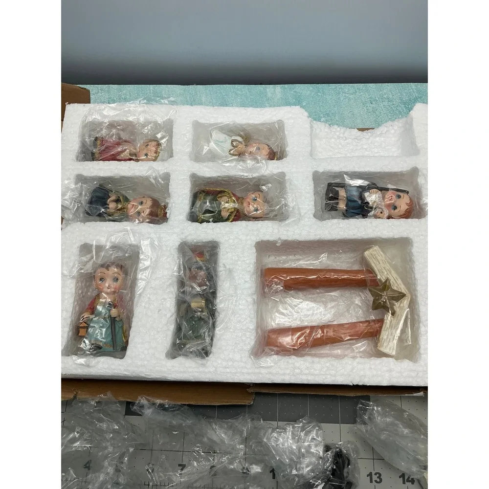 Kurt S Adler 12Piece Childrens Nativity set missing 1 piece‎